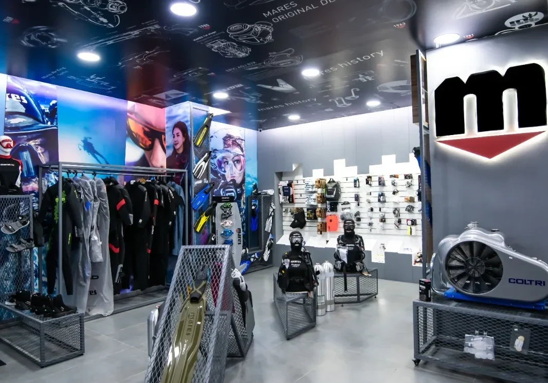 We offer everything you need for your diving trips. Such as snorkelling gear, diving suits, diving computers, diving regulators, diving masks, fins and always at the best price