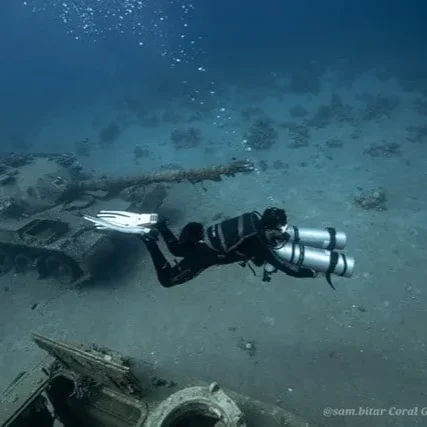 PADI Sidemount Diver course in Aqaba - diver near wreck